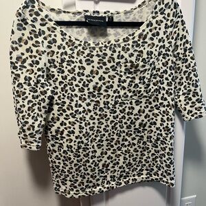 Leopard knit pocket tshirt